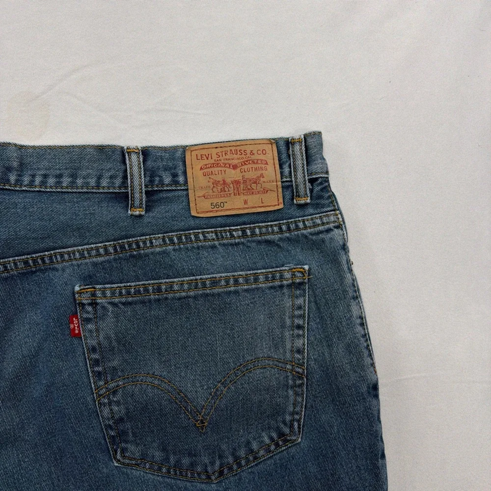 Y2K Levi's Jeans 560 Comfort Fit Tapered Leg Medium Wash Blue Denim Mens 48x30